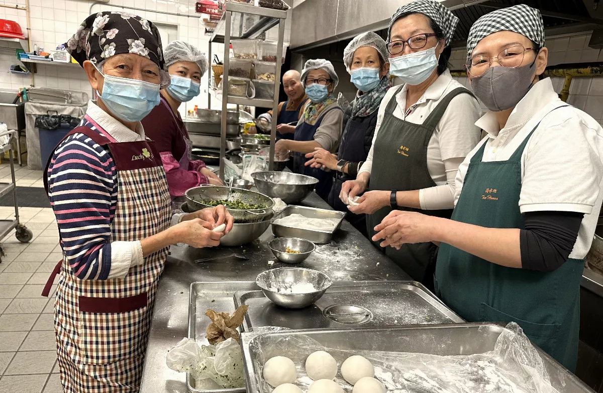 Toronto Fo Guang Members Commemorate Venerable Master Hsing Yun on Lantern Festival with Yangzhou Dumplings